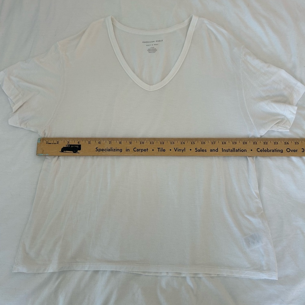 American Eagle Outfitters Soft & Sexy Cream V-Neck Tee - Picture 3 of 10